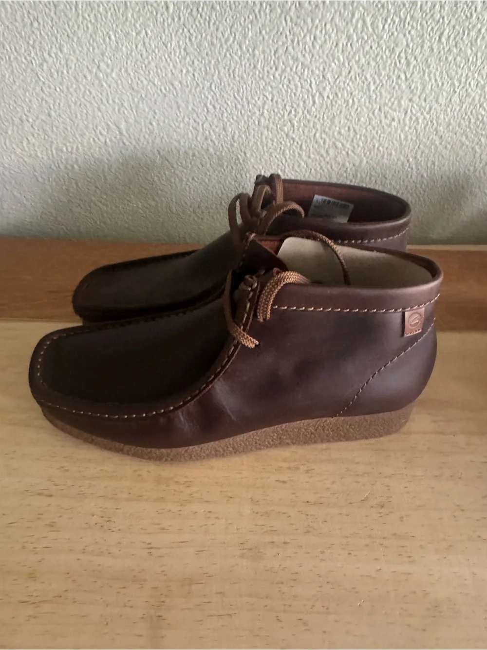 CLARKS Men's Leather shacre Boots in beeswax brown size 9